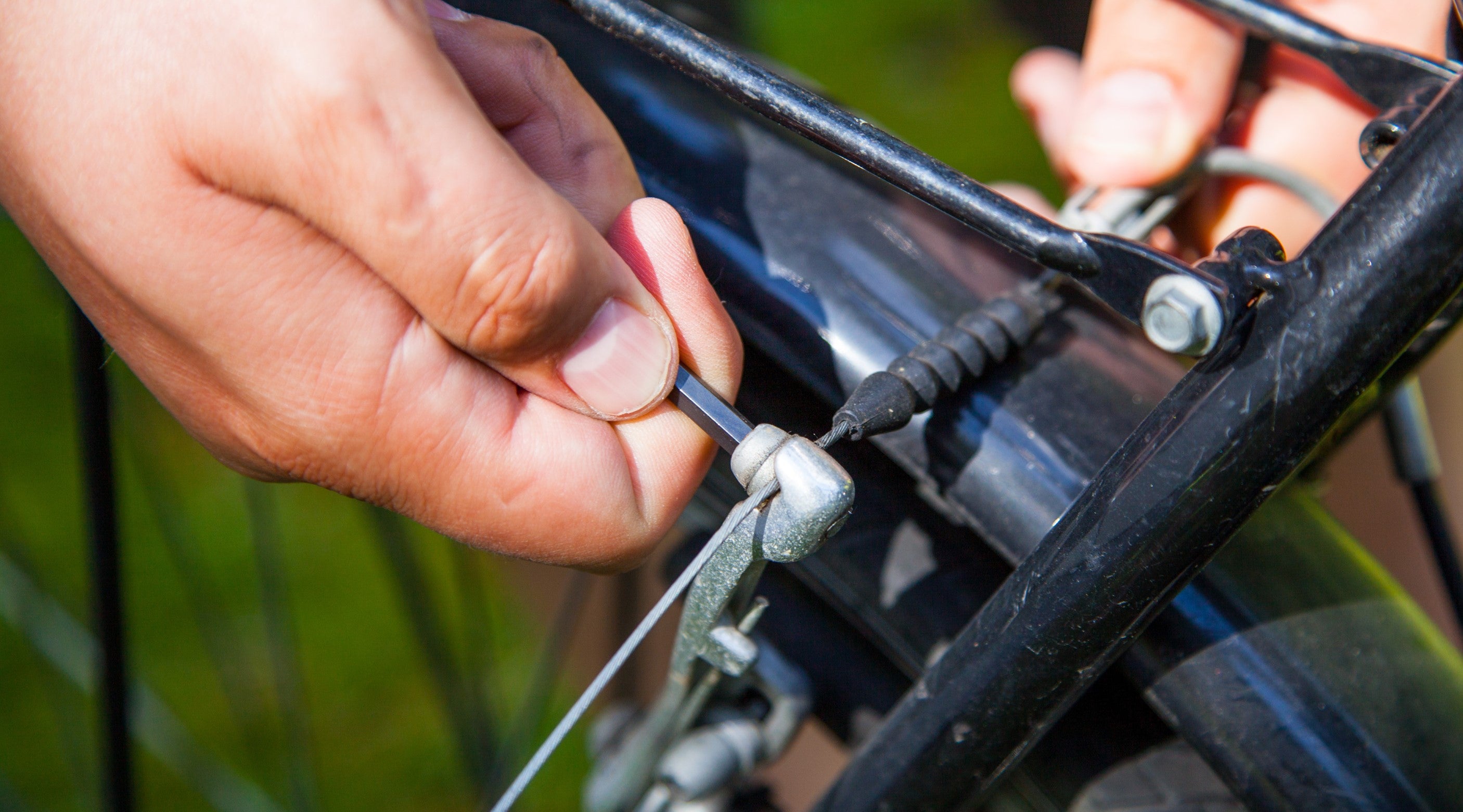 Here are the key differences between Hex Keys, Allen Keys and Torx keys